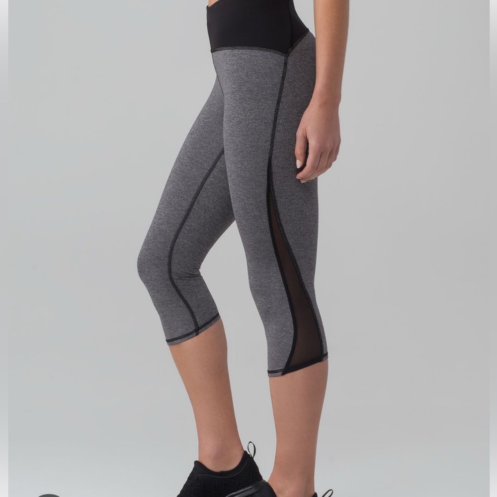 Lululemon Train Times Crop in Heathered Black/Black Size 8
